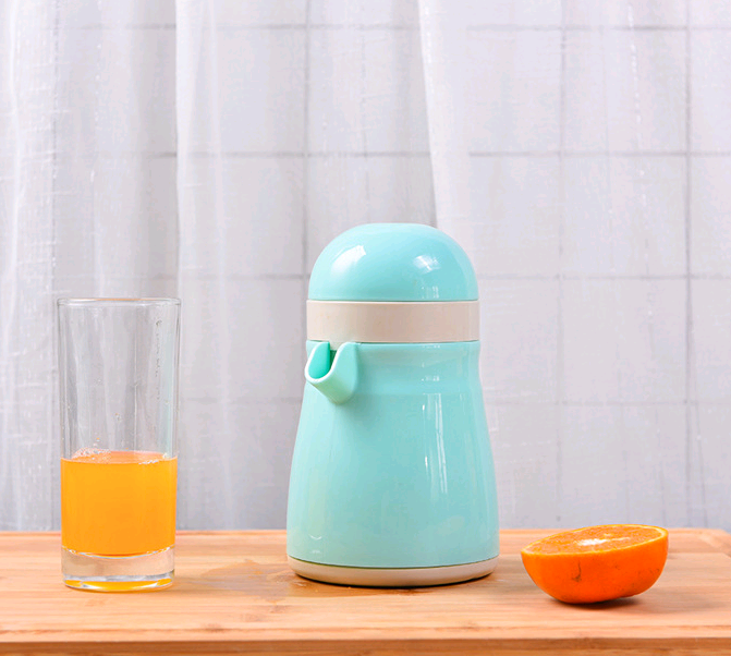 Portable Manual Lemon Juicer Fruit Press Simple Orange Juice Juicer Penguin Juice Cup
