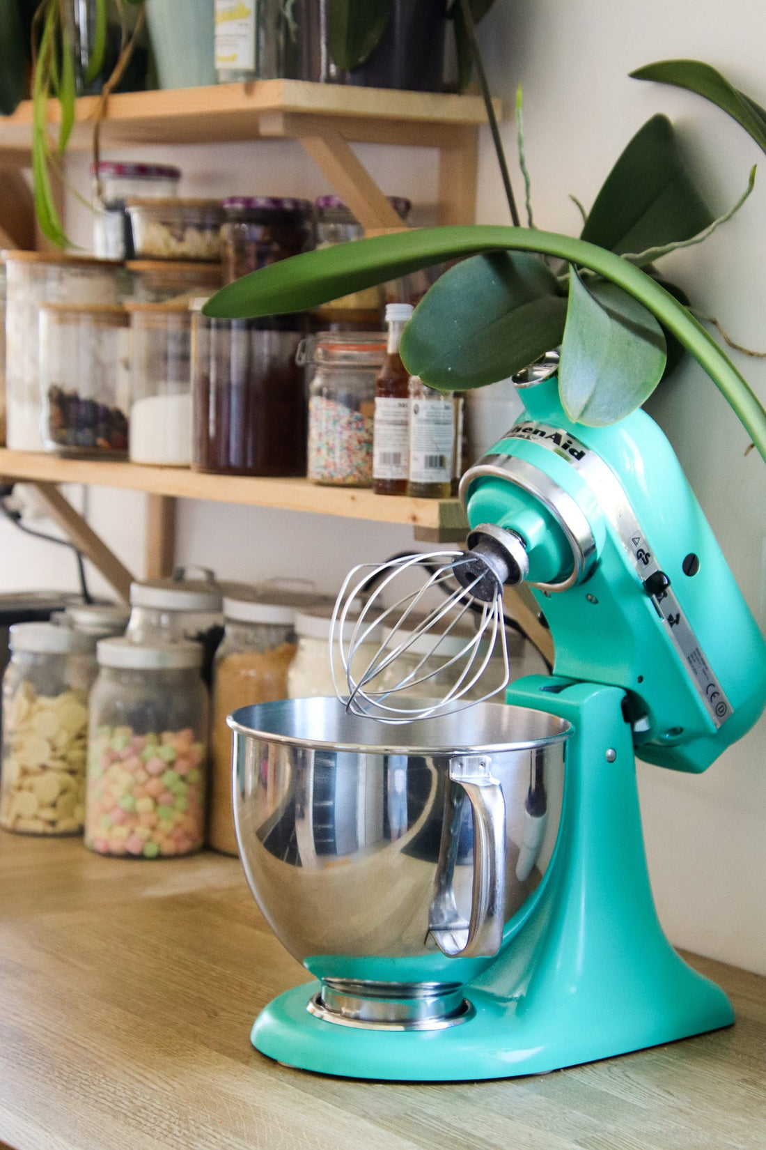 Can the kitchenaid and the mixer do the same thing?