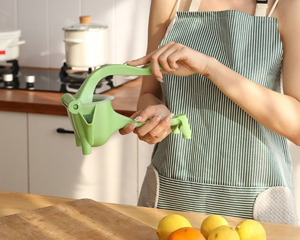 Juicer for plastic manual juicer