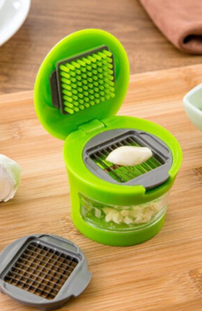 Multifunction Hand Garlic Juicer Garlic Crusher Grinder Slicer Cutter