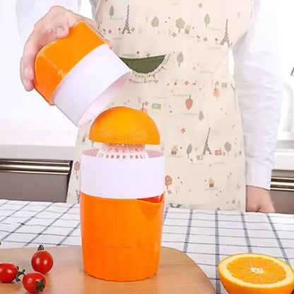 Juice Cup Portable Manual Citrus Juicer for Orange Lemon Fruit Squeezer Child